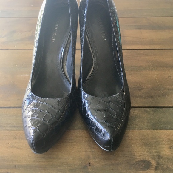 Gianni Bini faux alligator patent pumps - Picture 6 of 6